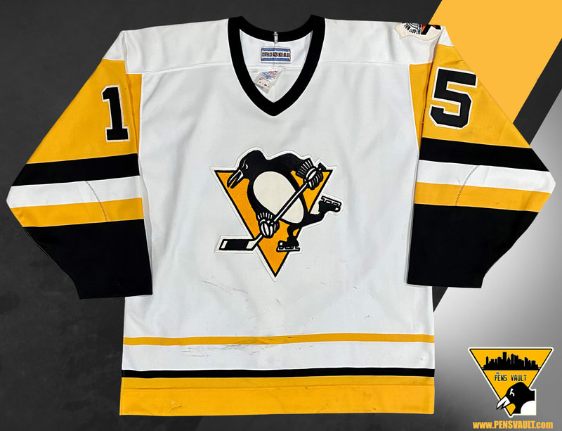The Pittsburgh Penguins jersey on display at NHL store – Stock Editorial  Photo © zhukovsky #146779137